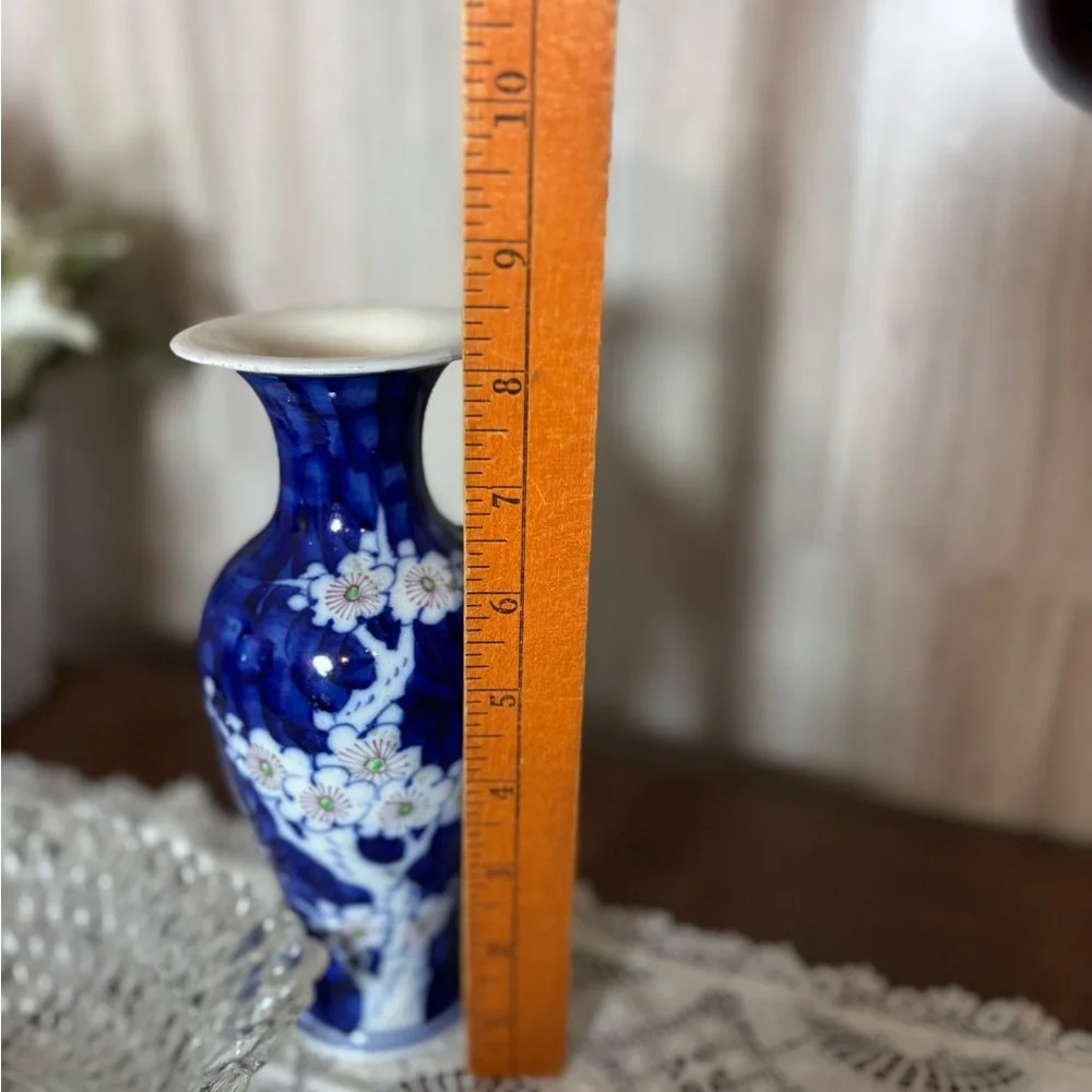Charming Blue and White Floral Vases Set of 2 China